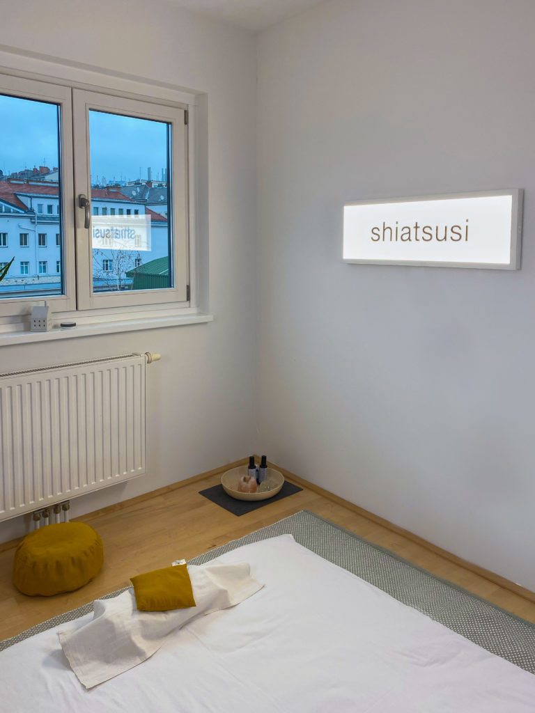 Shiatsu, Rückseite, Rückenschmerzen, Verspannungen, Fussmassage, Kopfmassage